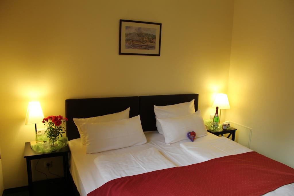 Landhotel Dresden Bagian luar foto