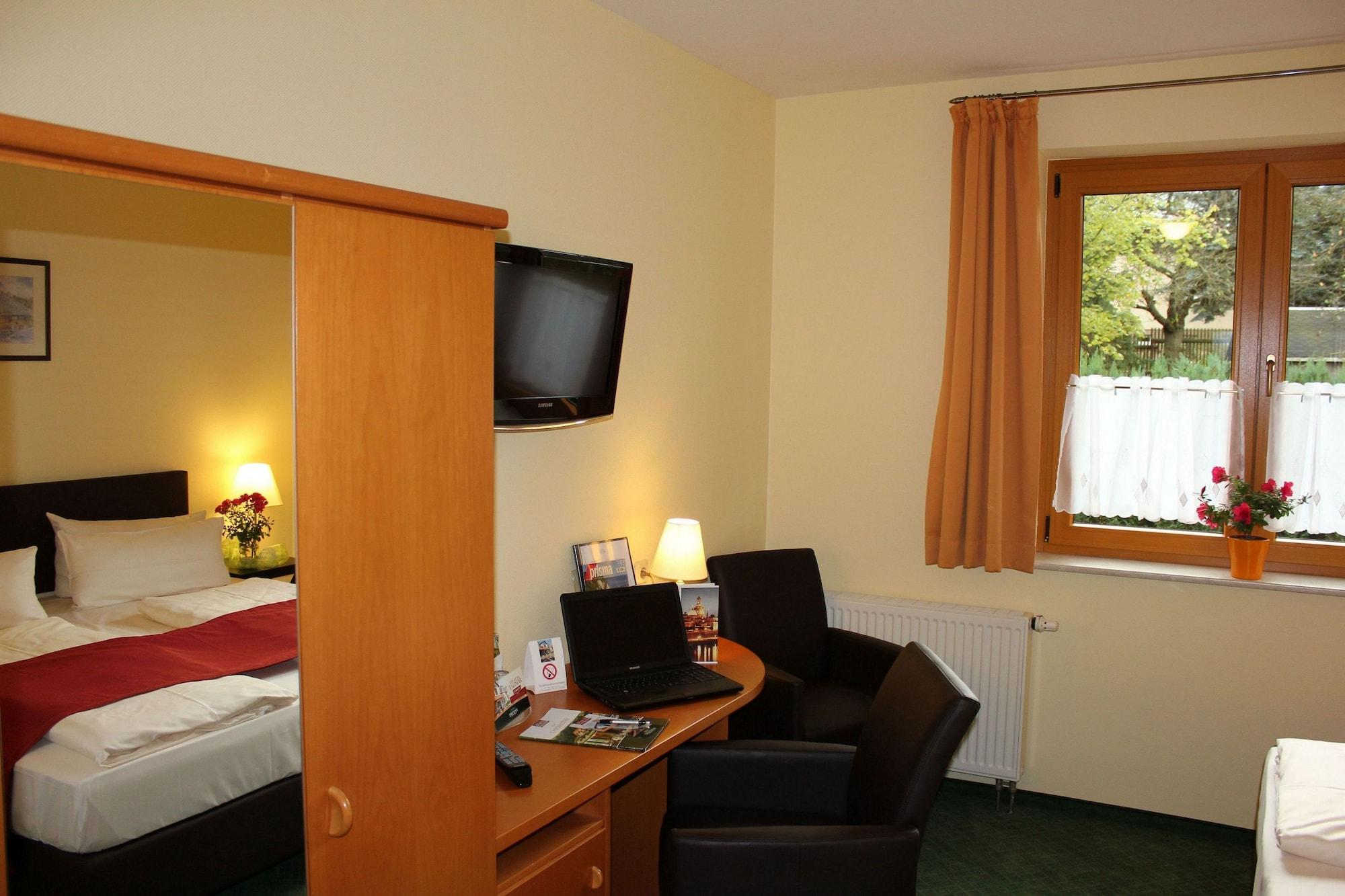 Landhotel Dresden Bagian luar foto