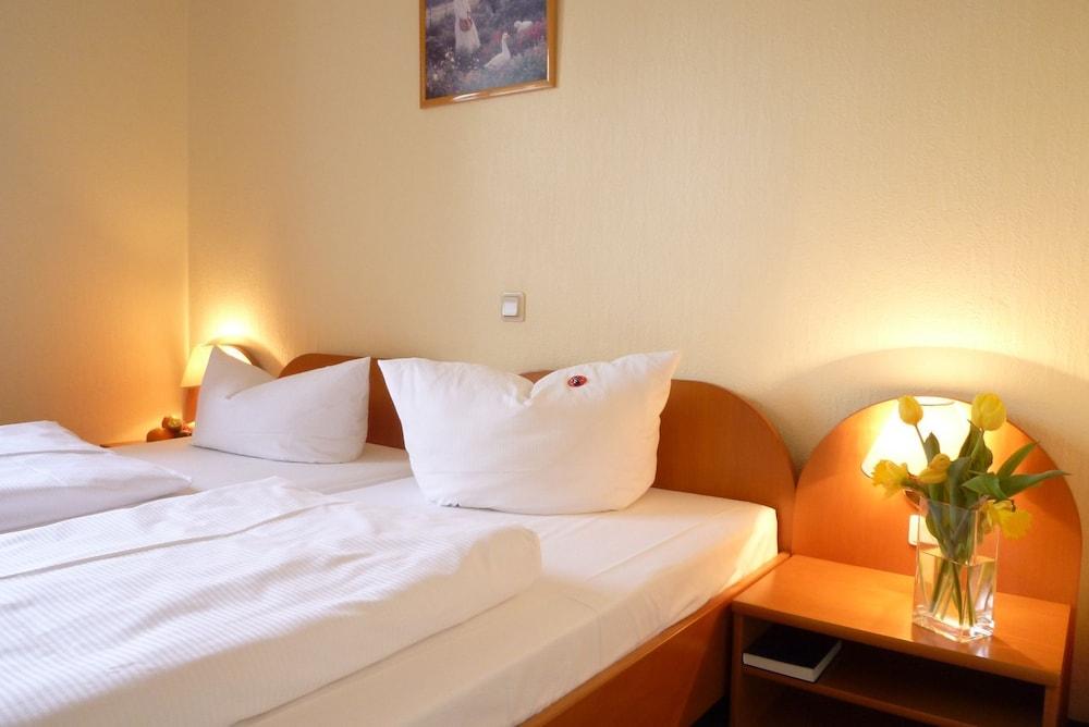 Landhotel Dresden Bagian luar foto