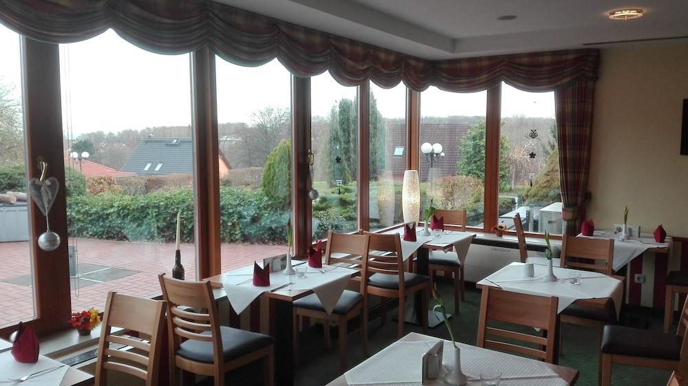 Landhotel Dresden Bagian luar foto
