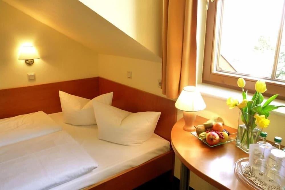 Landhotel Dresden Bagian luar foto