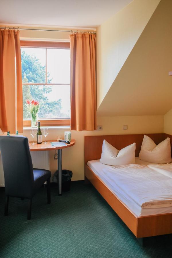 Landhotel Dresden Bagian luar foto