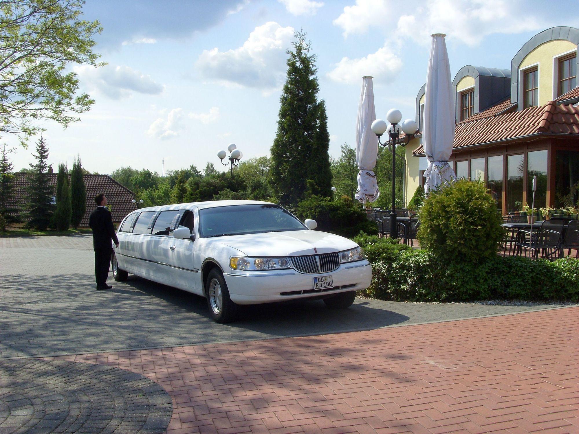 Landhotel Dresden Bagian luar foto