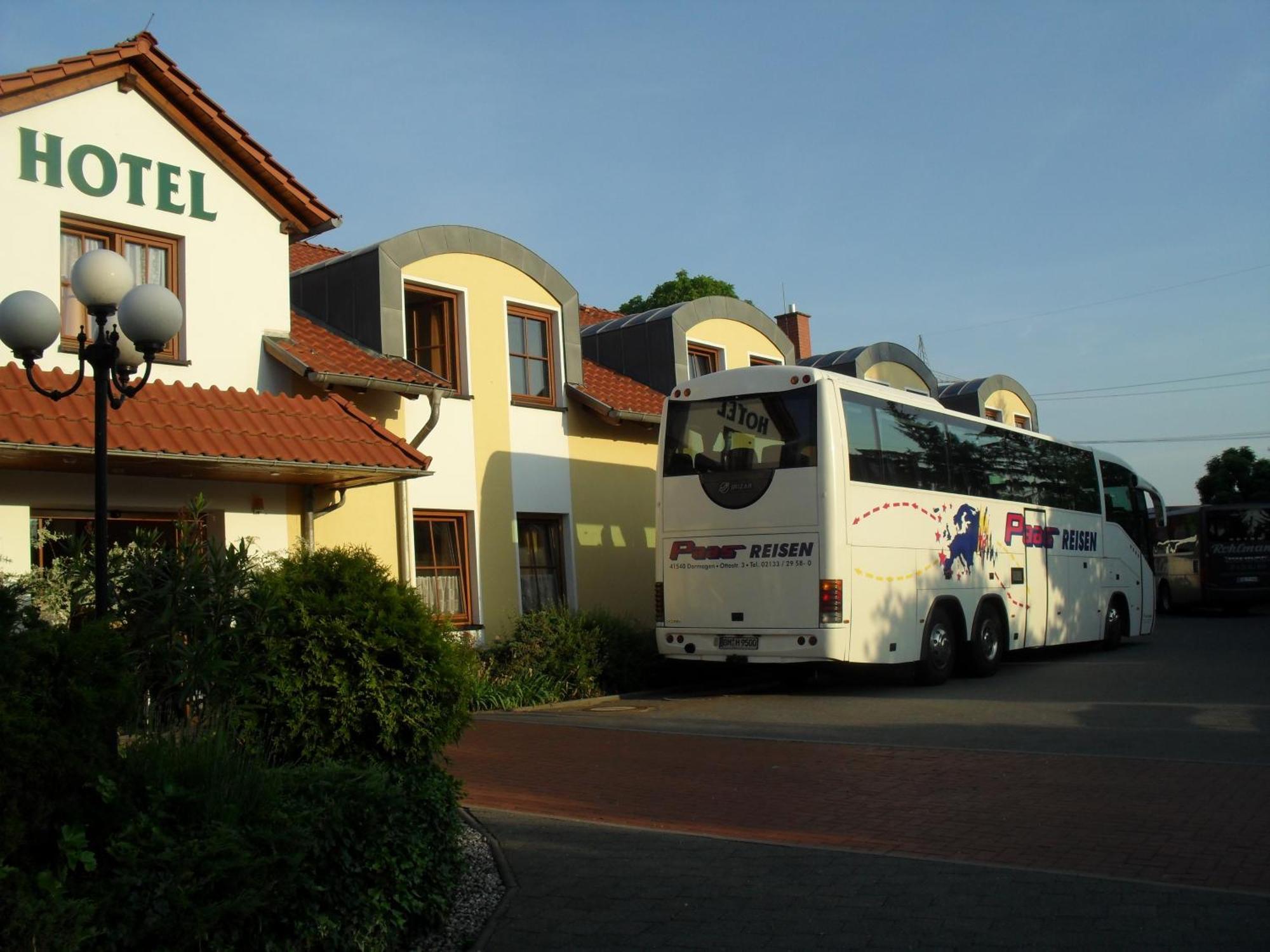 Landhotel Dresden Bagian luar foto