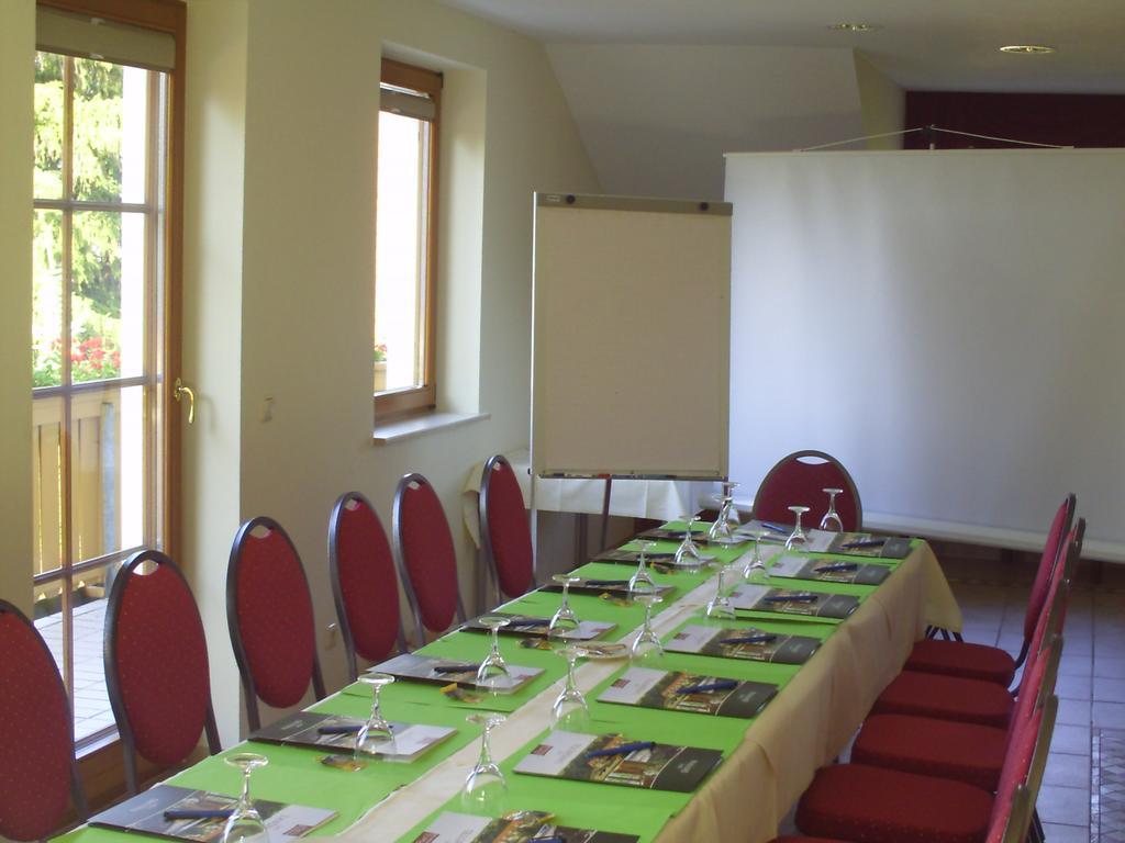 Landhotel Dresden Bagian luar foto