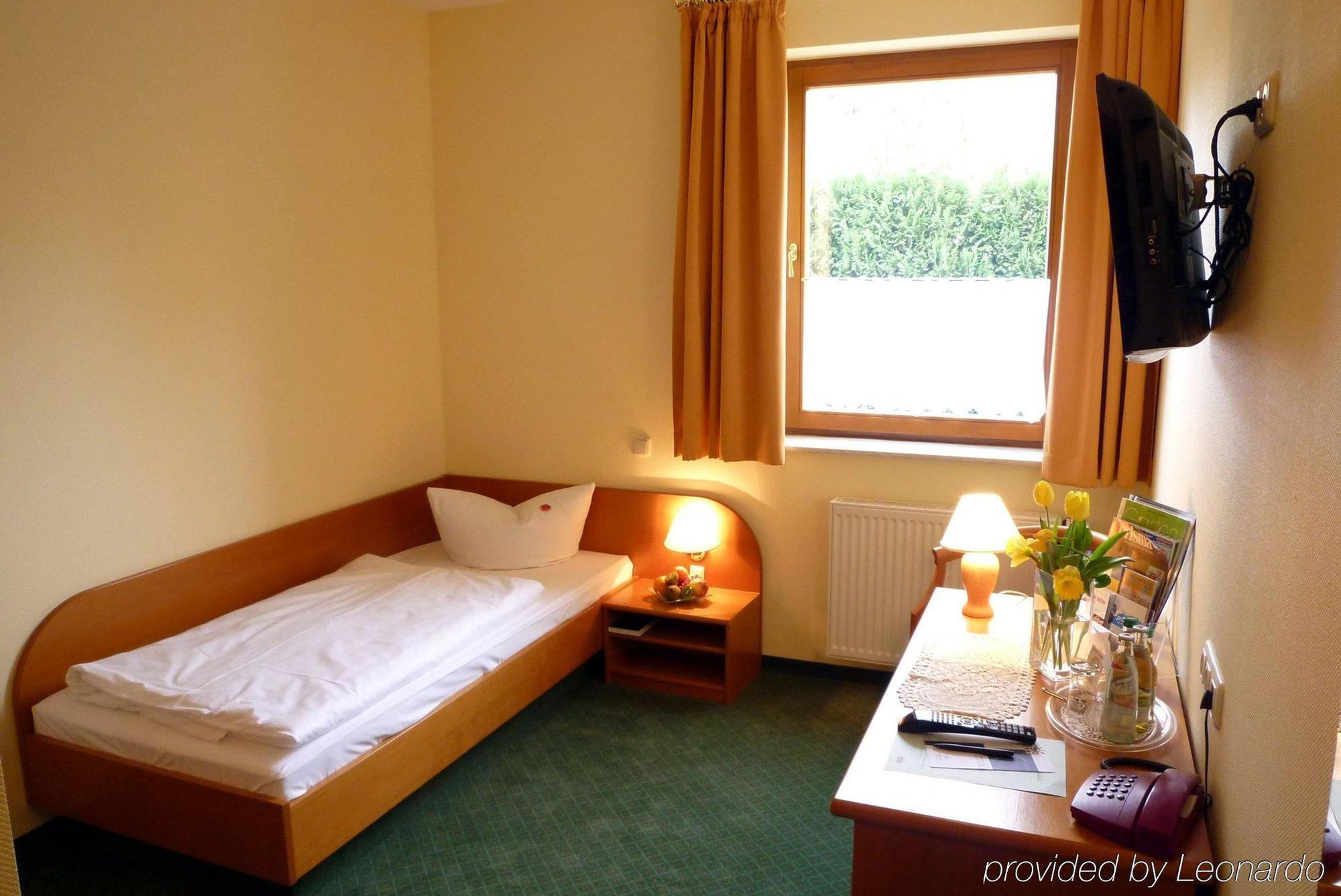 Landhotel Dresden Bagian luar foto