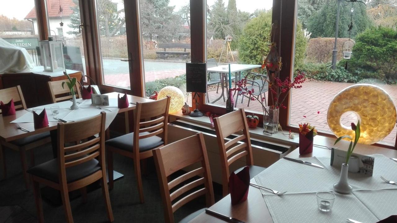 Landhotel Dresden Bagian luar foto