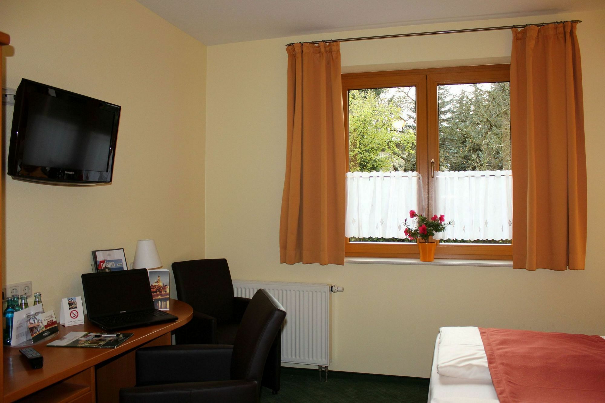 Landhotel Dresden Bagian luar foto